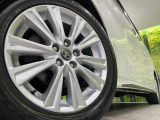 【純正18インチアルミホイール】外観にマッチした純正アルミホイールを装着しております。各種社外アルミホイールや、スタッドレスタイヤも取扱いしております。是非ご相談ください♪