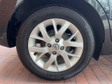 【純正○○インチアルミホイール】外観にマッチした純正アルミホイールを装着しております。各種社外アルミホイールや、スタッドレスタイヤも取扱いしております。是非ご相談ください♪