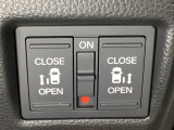 リアドアは乗り降りに便利な両側電動スライドドアです。また運転席に座っていながらスイッチ操作で自在にスライドドアを開け閉めできます。