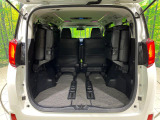 後席を格納すると、これだけの広さが!シーンに合わせたシートアレンジで、大きな荷物も積むことが出来ます♪