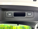 【パワーバックドア】スマートキーや運転席のボタンを押すだけでリアゲートが自動で開閉します!荷物を持っている時や、高い位置にあるバックドアを閉める際に便利な機能です♪