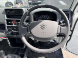 ステアリングは運転しやすい形状、大きさです!