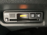 ハンドルの左下にETCがついています。高速道路の料金所の通過も楽々です。 カードの取り出しもしやすい場所についています。