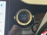 【プッシュスタート】スマートキーを持っているだけ、鍵を差し込むことなく、ボタンを押すだけでエンジン始動や停止を行うことができます。