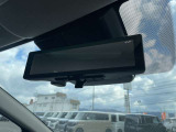 インテリジェントミラーで後ろに荷物を沢山載せていてもフル乗車でも後ろにカメラが搭載してるので後方視界バッチリ♪しかもここにもアラウンドビューモニターの映像を確認できます
