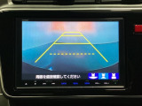 バックでの車庫入れも安心です! リアカメラが付いているバックモニター付のナビを装備しております。操作線もついており距離感も画面から確認できます。