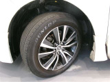 トヨタ純正アルミホイール。タイヤサイズは225/65R17です。