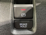 【ブレーキホールド】信号待ちや渋滞で停車時にブレーキから足を離しても、停止状態を保持してくれます。前進するときはアクセルを踏めば自動で解除されるので安心♪街乗り運転が楽になります♪