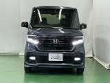 LEDヘッドライトを装備しています。LEDヘッドライトはとても明るく、雨の日や夜間走行も安全・安心です。オートライトコントロール付きで周囲の明るさに応じて自動で点灯・消灯します