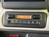 【オートエアコン】一度お好みの温度に設定すれば、車内の温度を検知し風量や温度を自動で調整。暑い&hellip;寒い&hellip;と何度もスイッチ操作をする必要はありません。快適な車内空間には必須の機能ですね♪