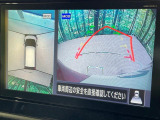 【アラウンドビューモニター】専用のカメラにより、上から見下ろしたような視点で360度クルマの周囲を確認することができます☆死角部分も確認しやすく、狭い場所での切り返しや駐車もスムーズに行えます。【純正