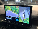 【マルチビューカメラシステム】専用のカメラにより、上から見下ろしたような視点で360度クルマの周囲を確認することができます☆死角部分も確認しやすく、狭い場所での切り返しや駐車もスムーズに行えます。