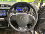 インテリアに合わせたデザインのステアリングは、運転される方のことも考え、運転しやすい形状、大きさです。是非一度、実際に触ってお確かめください。