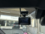安心・安全なカーライフに必須のドライブレコーダーを装備!走行中はもちろん、あおり運転や事故に遭遇した際の状況も映像で記録し、万一のリスクに備えます。