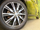 【純正アルミホイール】外観にマッチした純正アルミホイールを装着しております。各種社外アルミホイールや、スタッドレスタイヤも取扱いしております。是非ご相談ください♪