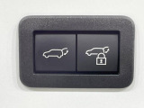 【パワーバックドア】スマートキーや運転席のボタンを押すだけでリアゲートが自動で開閉します!荷物を持っている時や、高い位置にあるバックドアを閉める際に便利な機能です♪