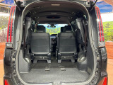 普段のお買い物や通勤、送迎等に十分な荷室スペースを確保しております。セカンドシートを倒すと、大きな荷物の積載も可能です♪