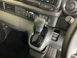 発進時から滑らかに加速する無段階変速のCVTはストップ&ゴーの多い街の中も快適です