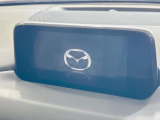 【マツダコネクトナビ】車内の雰囲気にマッチした一体型タイプのナビ。各種車輌設定やBluetooth再生等、様々な機能が楽しめます。直感的なダイヤル操作が可能で、使い勝手も良好です。