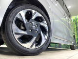 【純正15インチアルミホイール】外観にマッチした純正アルミホイールを装着しております。各種社外アルミホイールや、スタッドレスタイヤも取扱いしております。是非ご相談ください♪