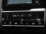 操作部に静電式タッチパネルを採用したフルオート・エアコンディショナー。Honda インターナビ同様、スマートフォン感覚の直感操作を実現しています。
