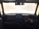 【前方視界】開放的な前方視界!運転がしやすく疲れにくいです♪窓が大きく、見通しがとっても良いおクルマですよ♪