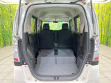普段のお買い物や通勤、送迎等に十分な荷室スペースを確保しております。セカンドシートを倒すと、大きな荷物の積載も可能です♪