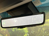 【デジタルインナーミラー】後席の大きな荷物や同乗者で後方が確認しづらい時でも安心!カメラが撮影した車両後方の映像をルームミラー内に表示。クリアな視界で状況の確認が可能です!
