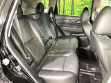 後部座席も気になるようなキズ・汚れやへたり等、大きなダメージはなく、良好な状態です。