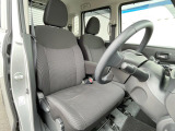 運転席シート廻りは使用感も少なく、良好な状態となっています。前オーナー様が丁寧に使っていたことがよくわかりますね。