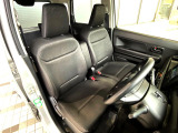 後部座席も気になるようなキズ・汚れやへたり等、大きなダメージはなく、良好な状態です。