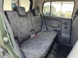 後部座席も気になるようなキズ・汚れやへたり等、大きなダメージはなく、良好な状態です。
