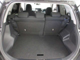 リアシートを倒すことによって、さらにラゲージスペースを広く使うことができ、とても便利です!