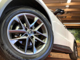 【純正17インチアルミホイール】外観にマッチした純正アルミホイールを装着しております。各種社外アルミホイールや、スタッドレスタイヤも取扱いしております。是非ご相談ください♪