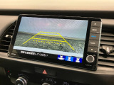 【バックカメラ】リバースにするだけで映ります、後方の安全確認や、狭い駐車場での車庫入れ、雨の日や夜間など視界の悪い時に便利です!安全にバックする為には欠かせない装備です。