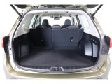 大容量のラゲッジルーム。リヤシートのバックレストを分割して倒す事で拡張出来ます。
