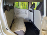 後部座席も気になるようなキズ・汚れやへたり等、大きなダメージはなく、良好な状態です。
