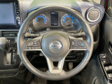 【純正革巻きステアリング】上質な革を使用することで、手にしっかり馴染みとても運転しやすいハンドルです♪