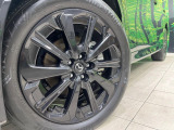 【純正アルミホイール】外観にマッチした純正アルミホイールを装着しております。各種社外アルミホイールや、スタッドレスタイヤも取扱いしております。是非ご相談ください♪
