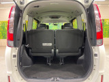 普段のお買い物や通勤、送迎等に十分な荷室スペースを確保しております。セカンドシートを倒すと、大きな荷物の積載も可能です♪