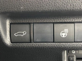 【パワーバックドア】スマートキーや運転席のボタンを押すだけでリアゲートが自動で開閉します!荷物を持っている時や、高い位置にあるバックドアを閉める際に便利な機能です♪