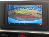 【バックカメラ】駐車時に後方がリアルタイム映像で確認できます。大型商業施設や立体駐車場での駐車時や、夜間のバック時に大活躍!