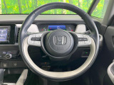 インテリアに合わせたデザインのステアリングは、運転される方のことも考え、運転しやすい形状、大きさです。是非一度、実際に触ってお確かめください。