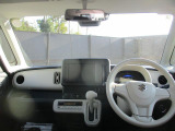 明るく広々した車内で、運転に全集中できます