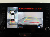 パノラミックビューモニター付きです。車両を上から見たような映像をモニター画面に表示。運転席からの目視では見にくい、車両周辺の状況をリアルタイムでしっかり確認できます。