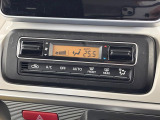 【オートエアコン】一度お好みの温度に設定すれば、車内の温度を検知し風量や温度を自動で調整。暑い&hellip;寒い&hellip;と何度もスイッチ操作をする必要はありません。快適な車内空間には必須の機能ですね♪