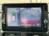 車両を上から見ているようなアラウンドビューモニターの映像をナビゲーション画面に映し出してくれるので、小さなお子様や障害物を確認できます。運転のしやすさはもちろん、事故防止にも役立ちます!