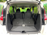 普段のお買い物や通勤、送迎等に十分な荷室スペースを確保しております。セカンドシートを倒すと、大きな荷物の積載も可能です♪