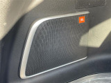 【JBL(プレミアムサウンド)】トヨタでお出かけの際には、ぜひ素敵な音楽体験を!ありふれた一日にも特別な体験を!ドライブの時間を上質な音楽でお楽しみいただけるサウンドシステムが搭載されています♪