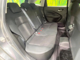 後部座席も気になるようなキズ・汚れやへたり等、大きなダメージはなく、良好な状態です。